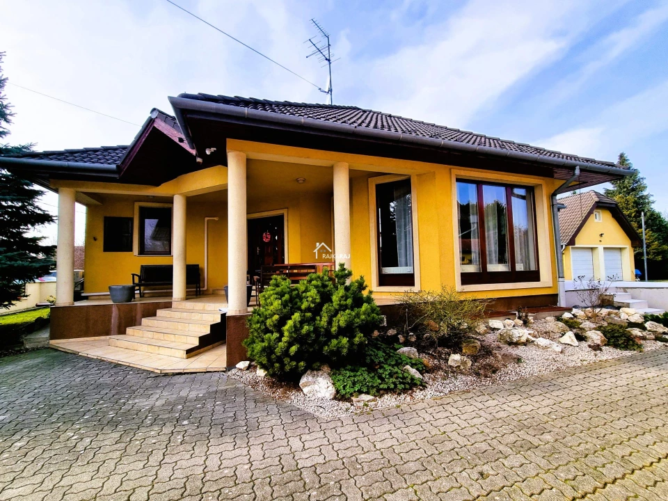 Eladó családi ház, Feketeerdő