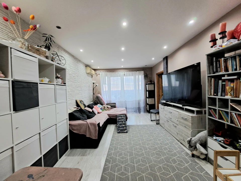 Eladó panellakás, Hódmezővásárhely