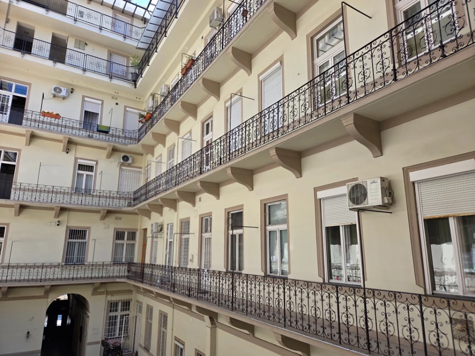 Eladó téglalakás, Budapest VI. kerület