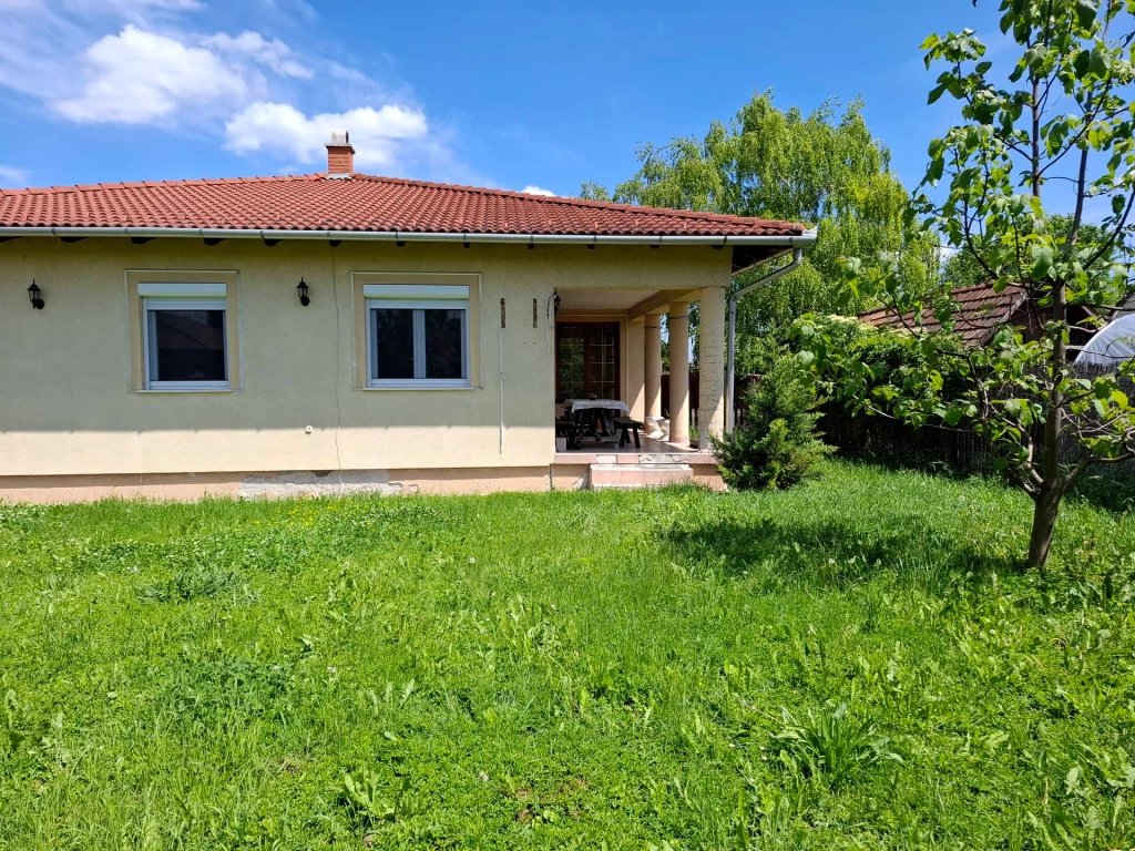 Földszintes, kertes családi ház eladó!