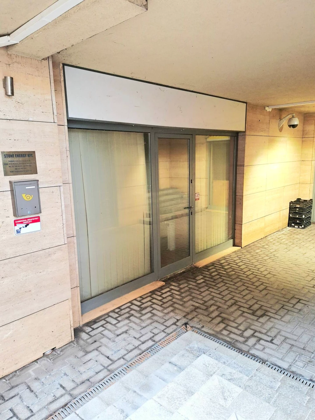 ÉRD központjában 27 nm-es üzlethelyiség ELADÓ