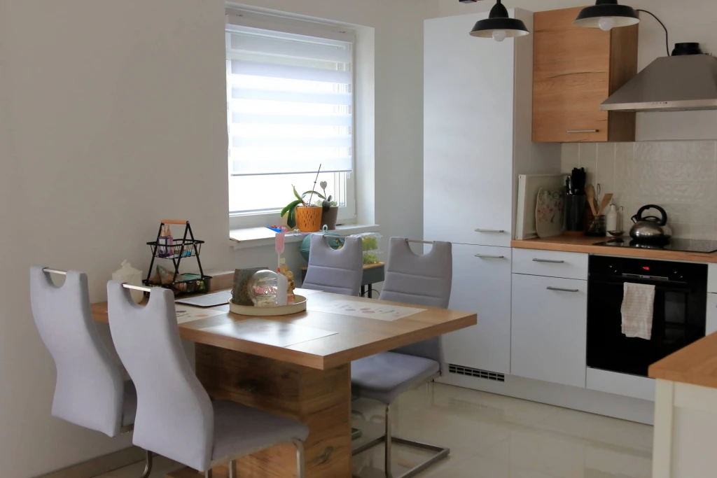 Tárnokon eladó otthonos, minőségi anyagokból készült újszerű családi ház!