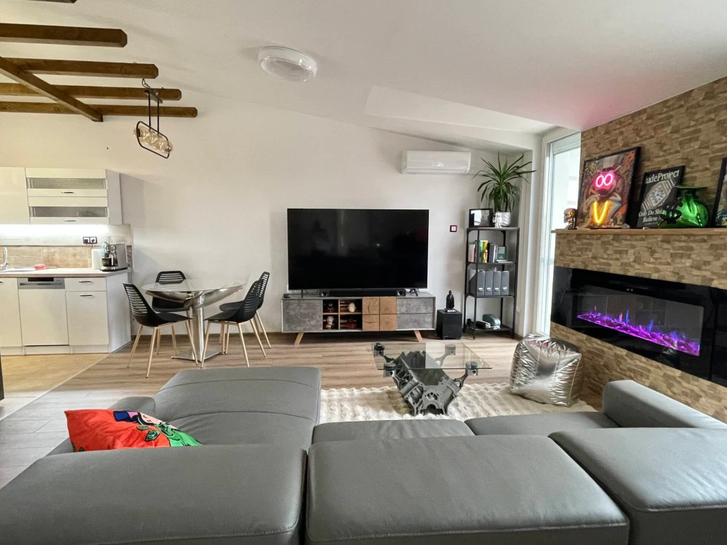 PENTHOUSE HANGULAT ÉRD SZÍVÉBEN – HATALMAS TERASZ + SAJÁT TEREMGARÁZS!