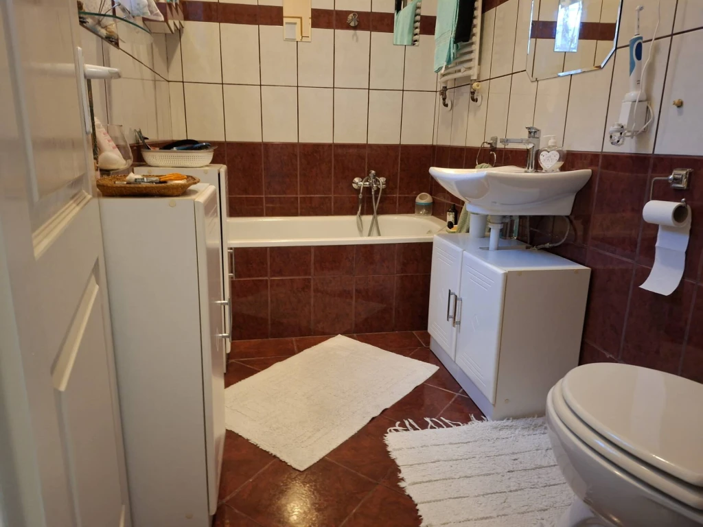 Budapest XXI. kerület (Csepel) csendes utcájában, közel a HÉV-hez családi ház ELADÓ!