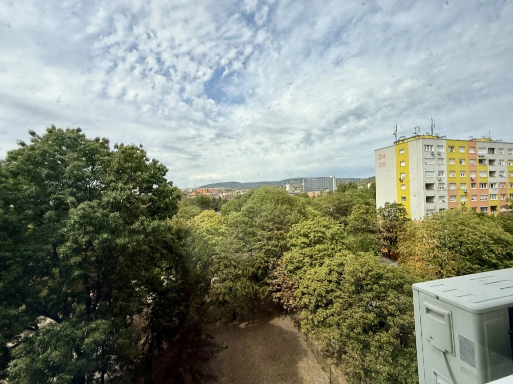 Dupla panorámás panellakás az Etele Plaza szomszédságában!