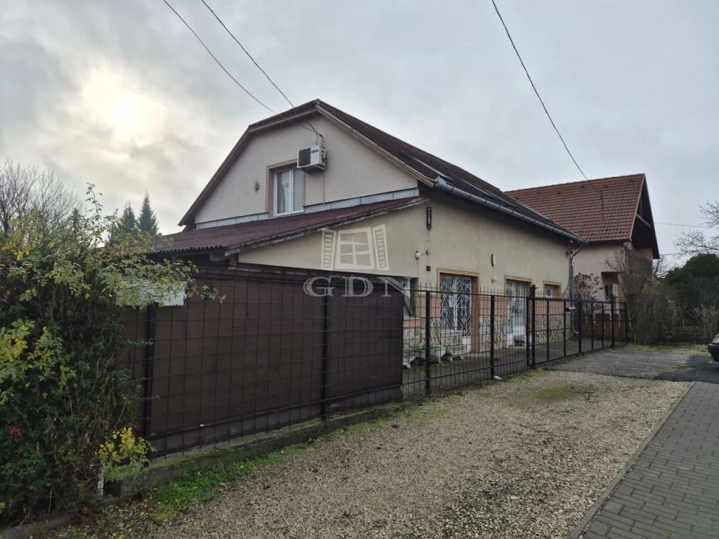Eladó családi ház, Érd, Fehérvári út