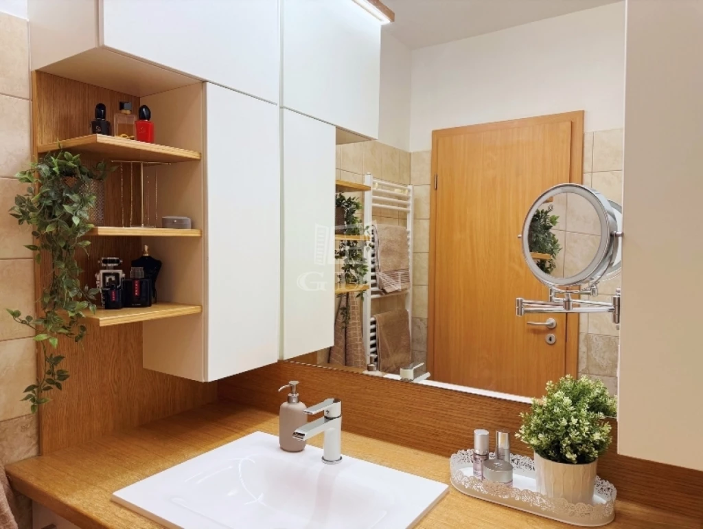 For sale brick flat, Budapest VIII. kerület, Corvin sétány