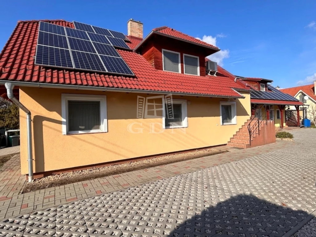 Eladó családi ház, Gárdony, Agárd, 3 lakás, 3 apartman