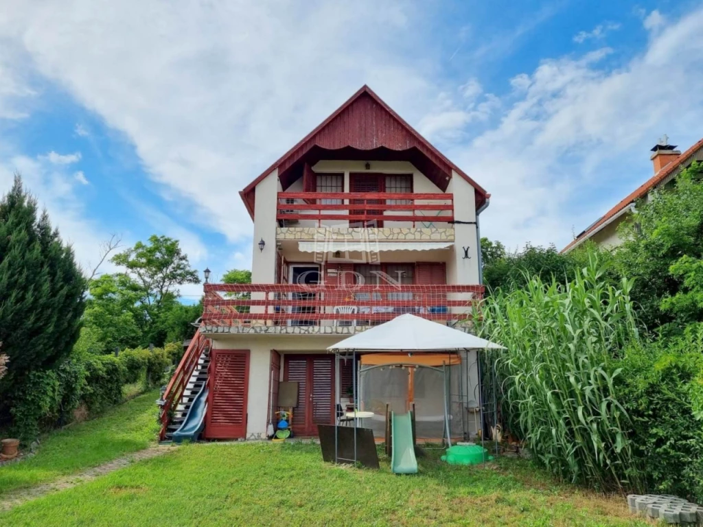 Eladó családi ház, Pákozd, Panorámás lakóház