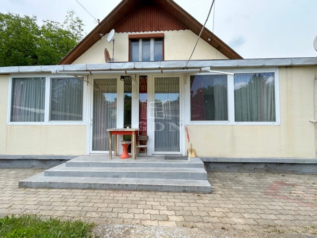 Eladó üdülő, nyaraló, Gárdony, Számozott utcák, Téliesített ikernyaraló egyben