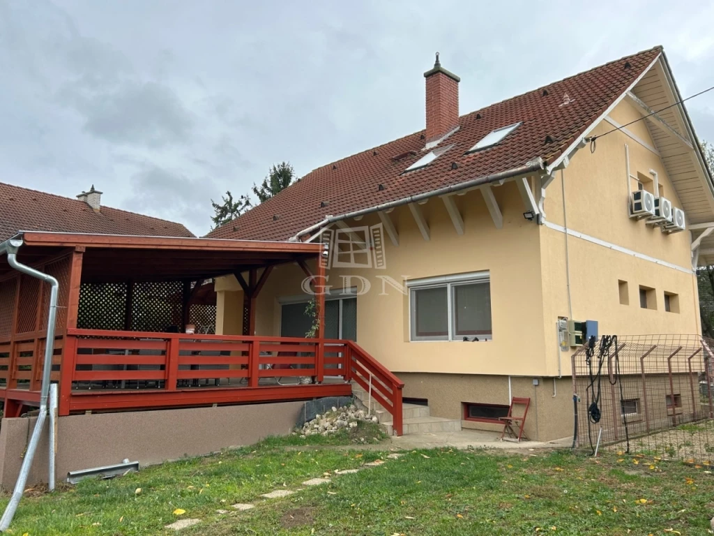For sale house, Kápolnásnyék, Galériás, háromszintes