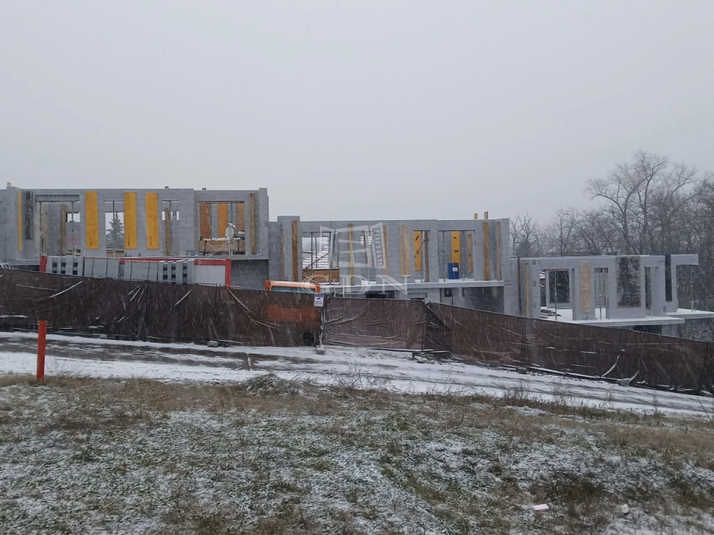 Eladó sorház, Mogyoród, …