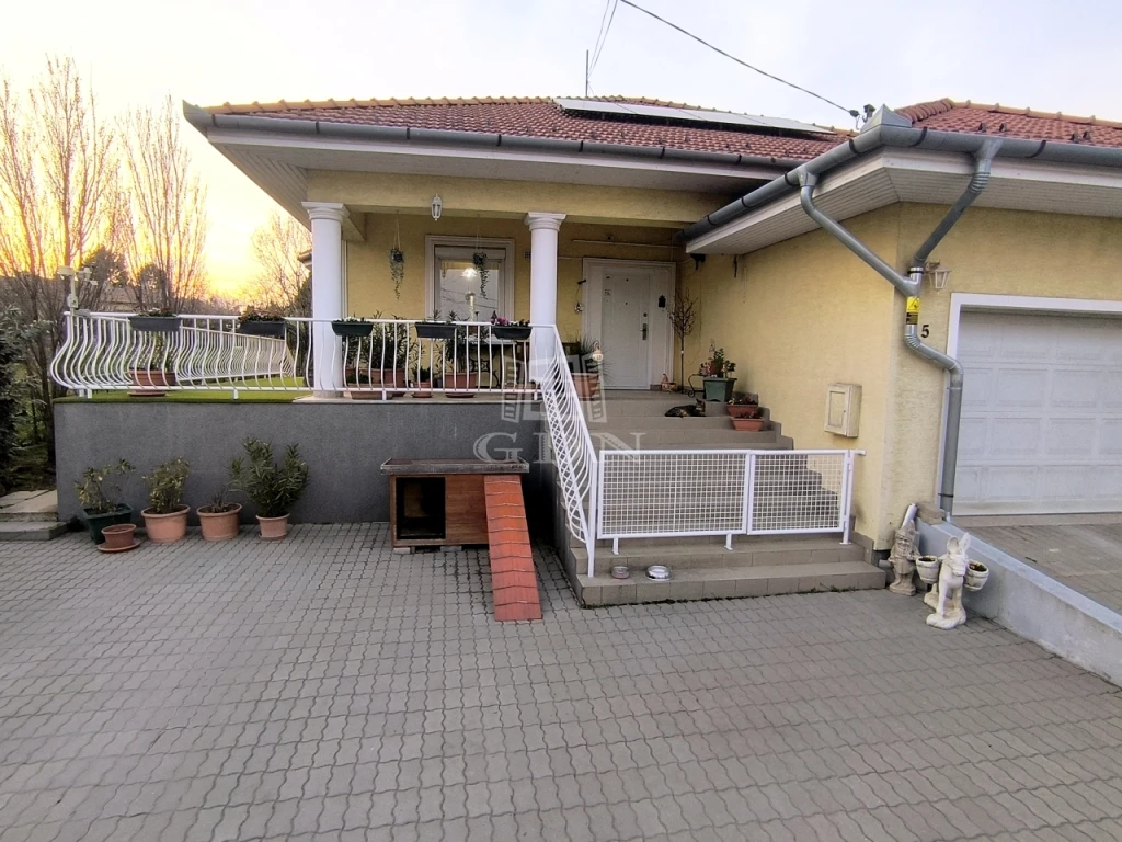 c3-1-name c2-1-name, Érd, Parkváros, Almafa utca közelében