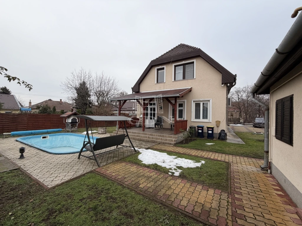 Eladó családi ház, Budapest XVII. kerület, Felső-Rákoshegy, Petőfi utca közelében