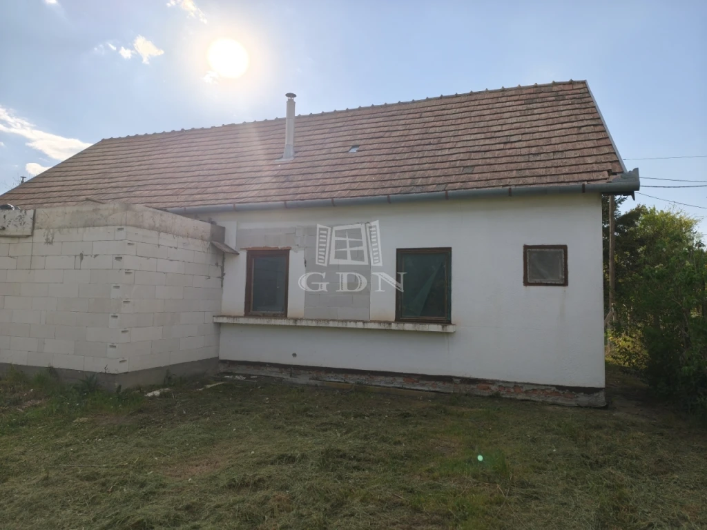 c3-1-name c2-1-name, Tass, Új utca