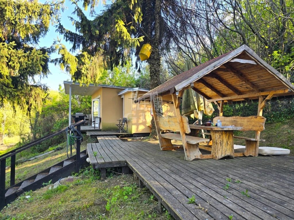Eladó építési telek, Kulcs, Duna part