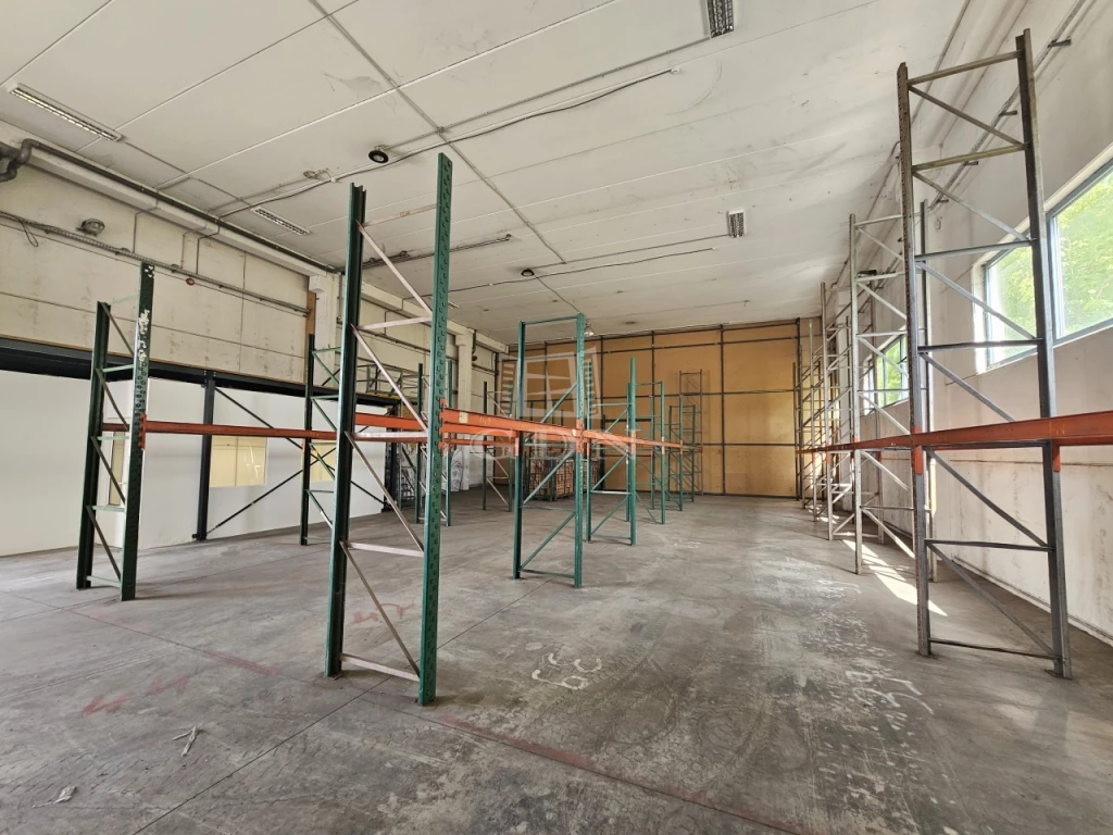 Kiadó egyéb kereskedelmi-ipari, Szigetszentmiklós, Leshegy ipari park, Szigetszentmiklós raktár - iroda