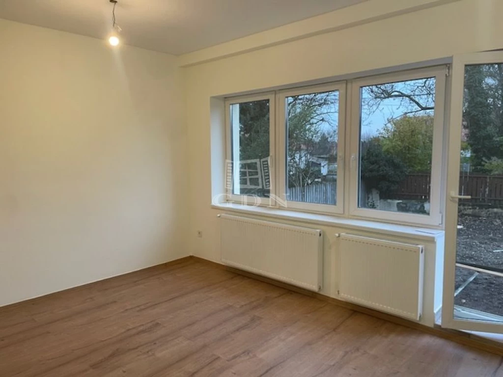 Eladó téglalakás, Százhalombatta, Urbárium, 1 SZOBÁS ÚJSZERŰ LAKÁS