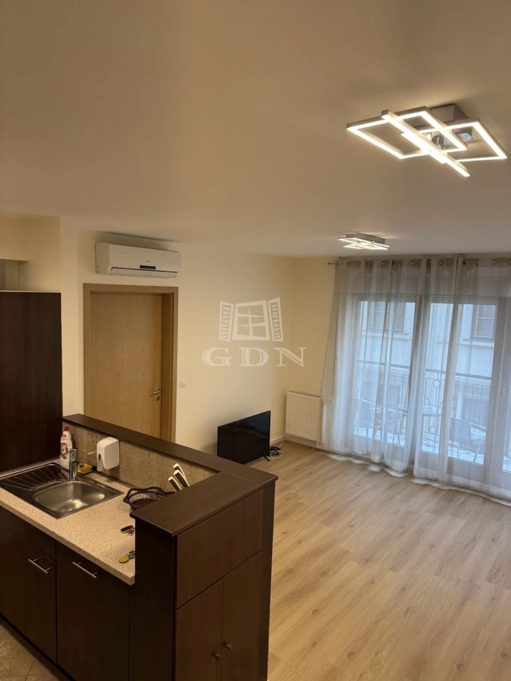 For rent brick flat, Budapest VII. kerület, Nagykörúton belüli terület, Holló utca