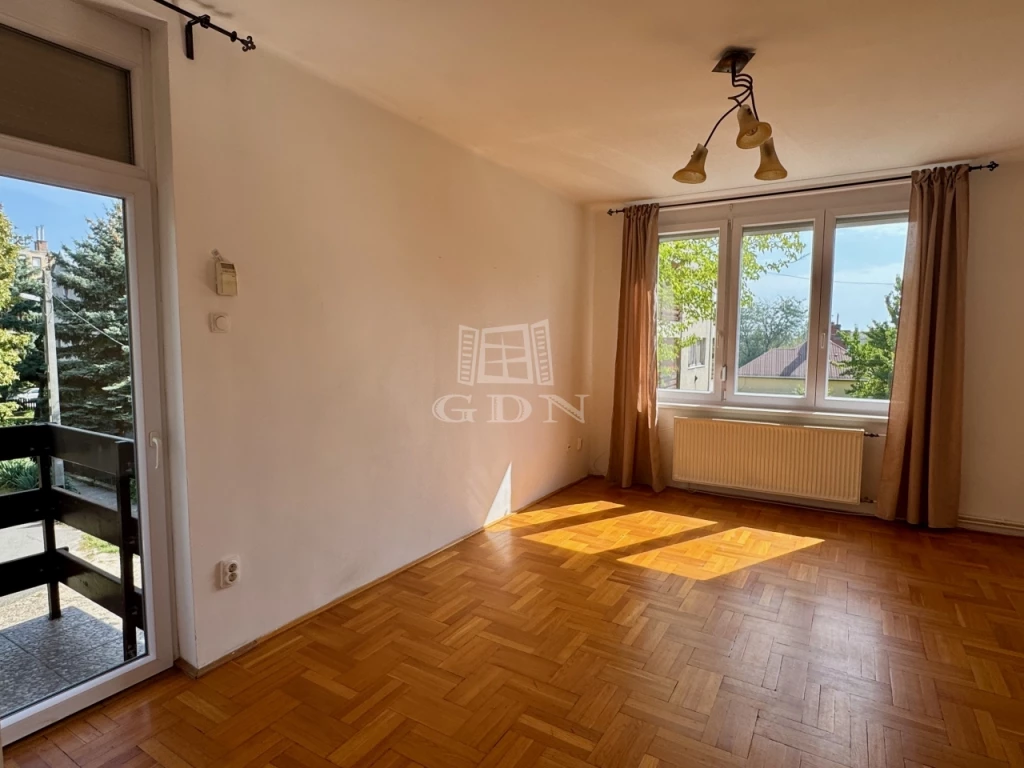 For sale brick flat, Budapest XI. kerület, Sasad-Sashegy XI. ker., Sasadon lévő lakás, garázzsal eladó