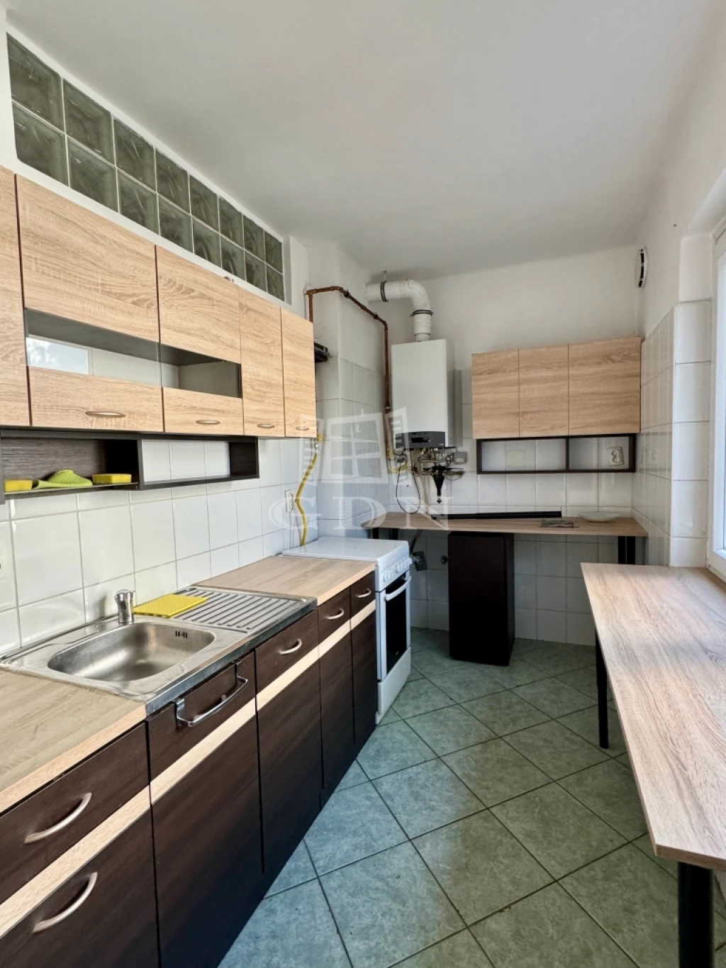 Kiadó téglalakás, Budapest XI. kerület, Sasad-Sashegy XI. ker., Garázsos, felújított 3 szobás lakás