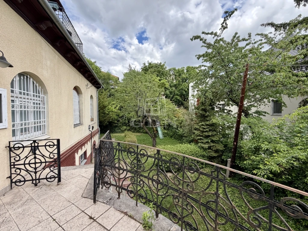 Eladó téglalakás, Budapest II. kerület, Rózsadomb, Kettő összenyitható Villalakás!