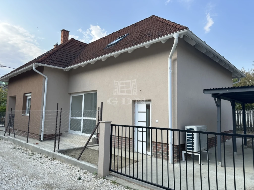Eladó családi ház, Százhalombatta, Újtelep, Újtelepen kétgenerációs  kertesház