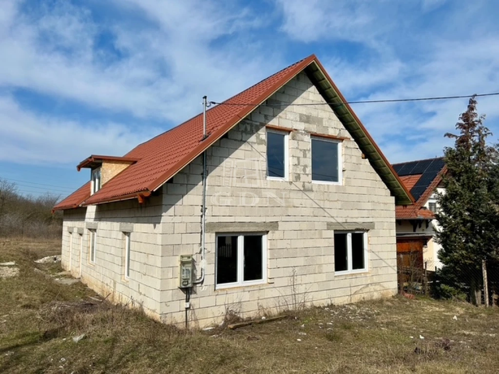 c3-1-name c2-1-name, Vácduka, Csendes részén