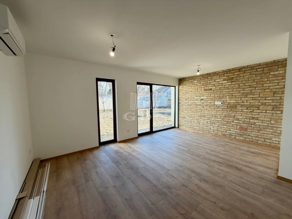 For sale brick flat, Vác, Belváros, Belváros szélén