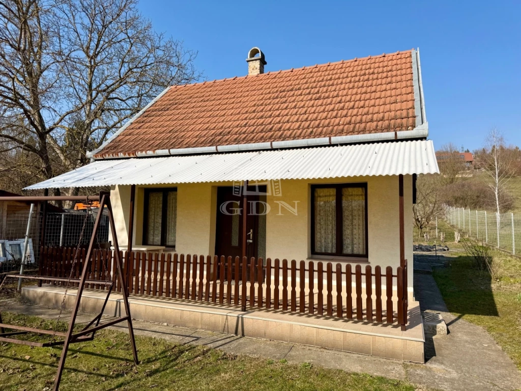 Eladó üdülő, nyaraló, Vác, Körtvélyes, Körtvélyes