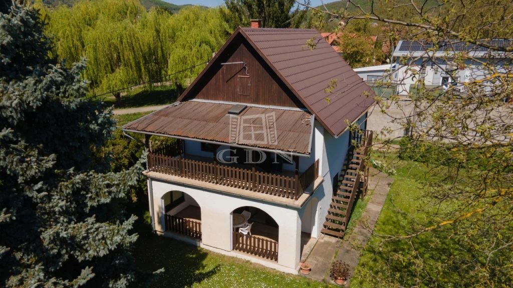 Eladó üdülő, nyaraló, Verőce, Kismaros Duna-parti részen