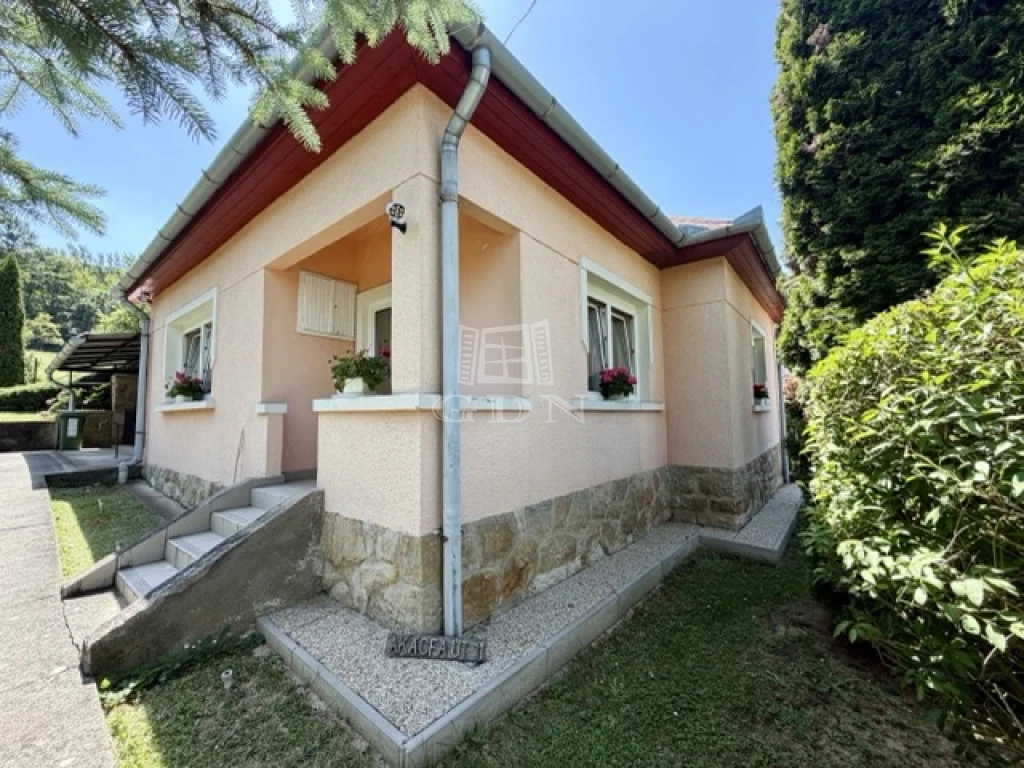 Eladó családi ház, Alsópetény, Erdő mellett