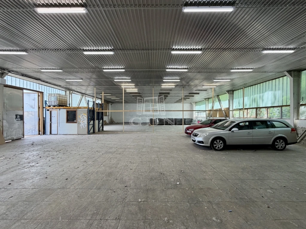 Kiadó raktár, Fót, M2 autóút mellett