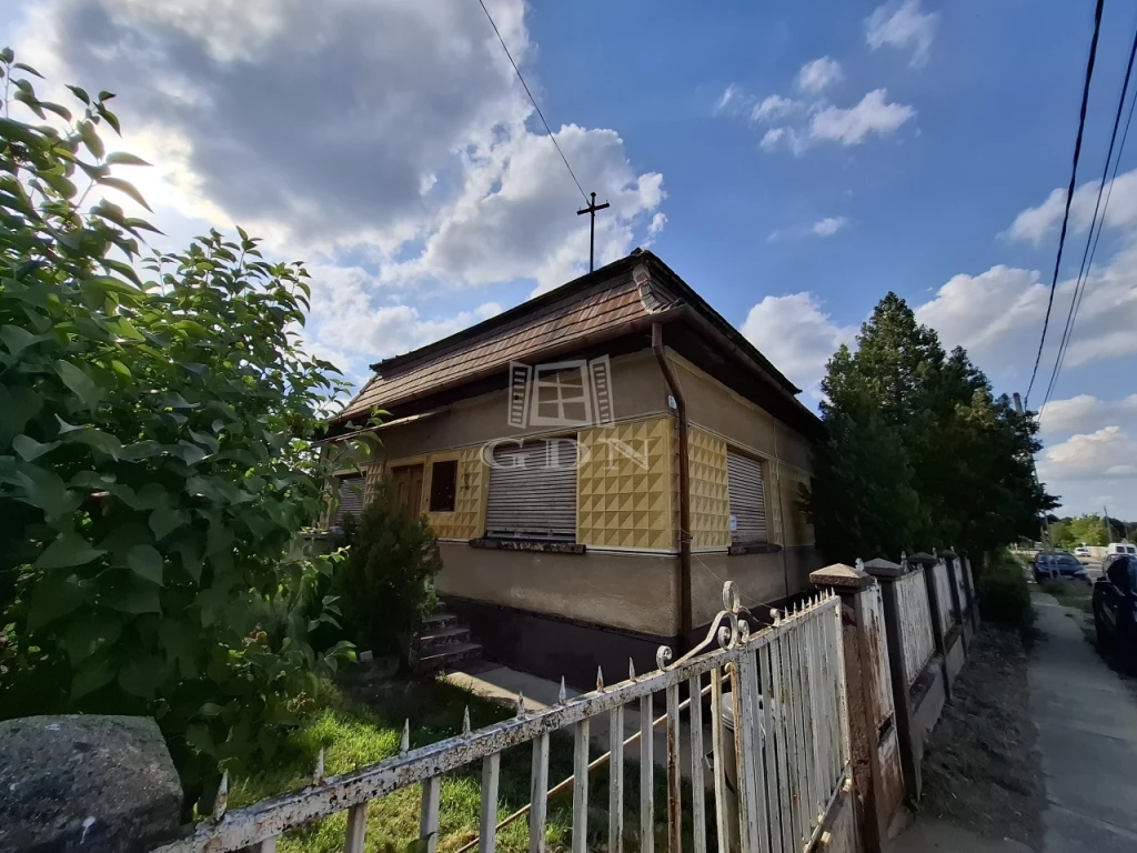 Eladó családi ház, Szigetújfalu, Fő út