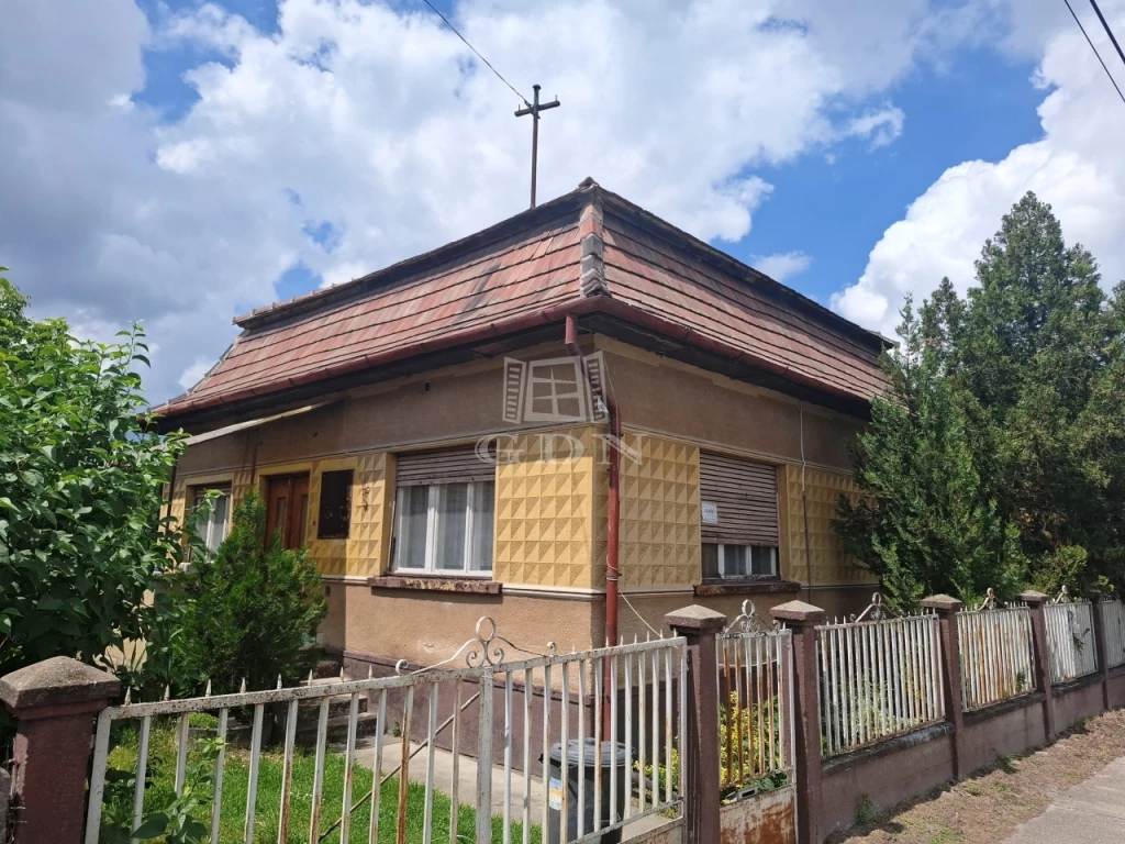 Eladó családi ház, Szigetújfalu, Fő út