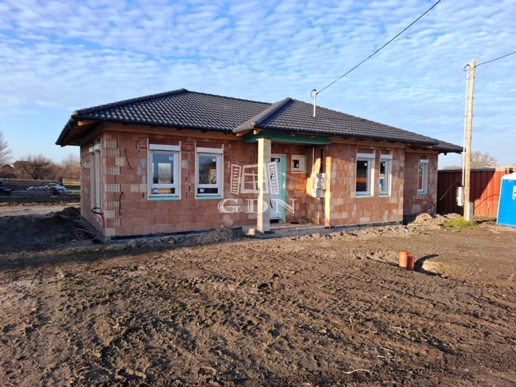 Eladó családi ház, Szigetbecse, Balassi Tó közelében