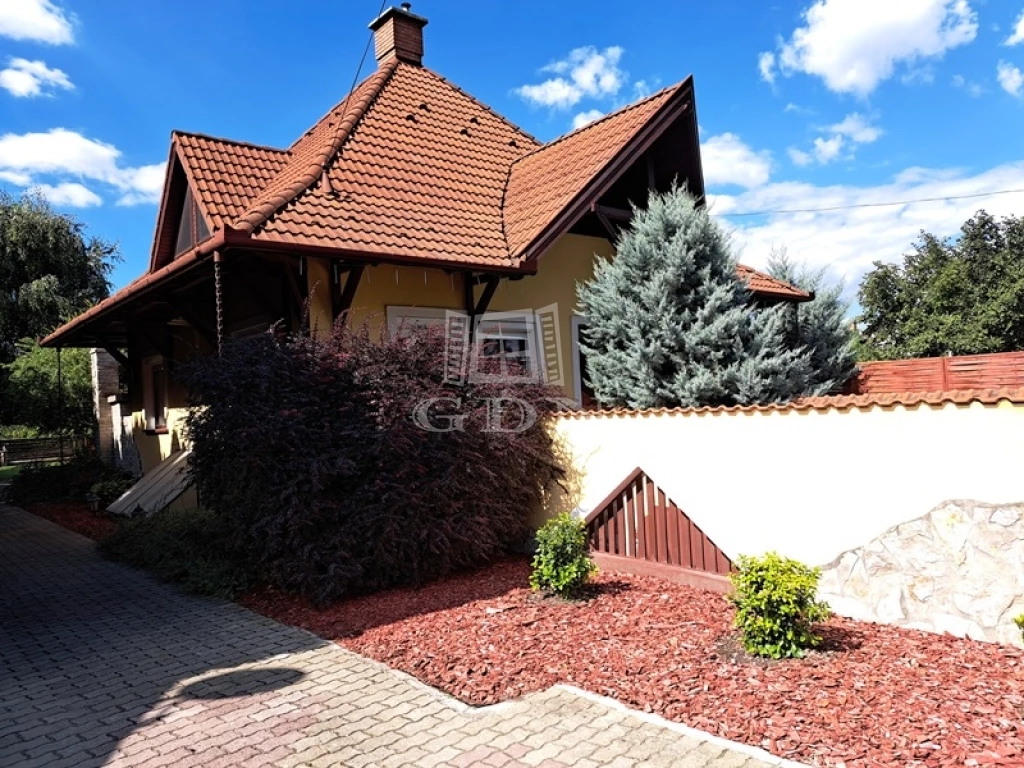 Eladó családi ház, Szigetszentmárton, Szigetszentmárton csendes utcájában