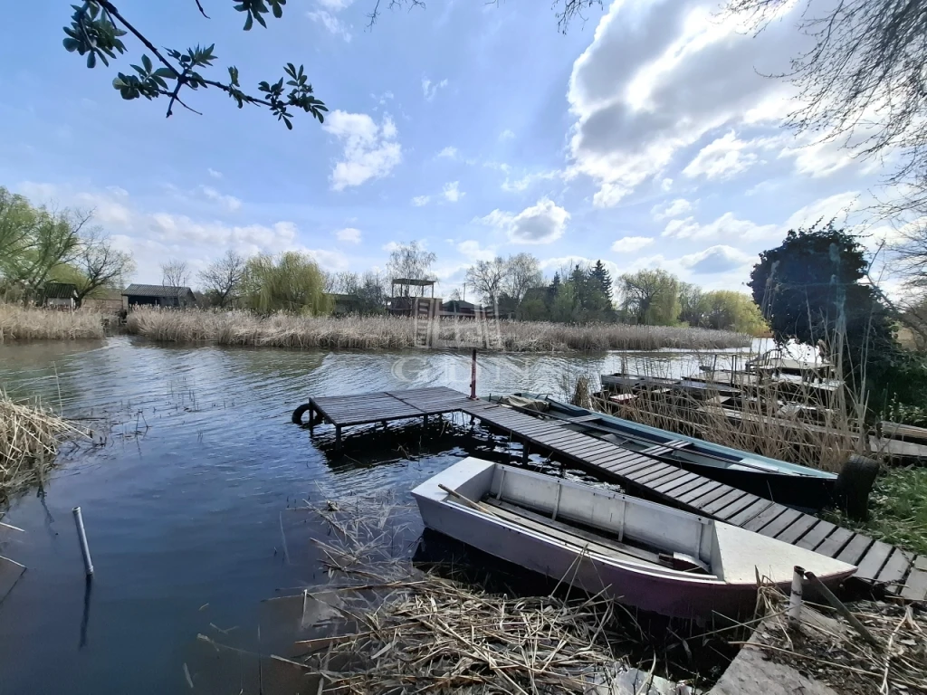 c3-1-name c2-63-name, Szigetszentmárton, Közvetlen vízpart