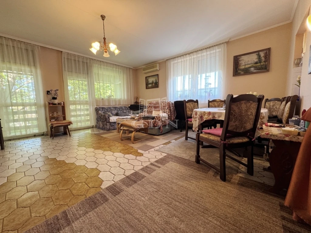 c3-1-name c2-19-name, Szigetszentmiklós, Akácfa krt.