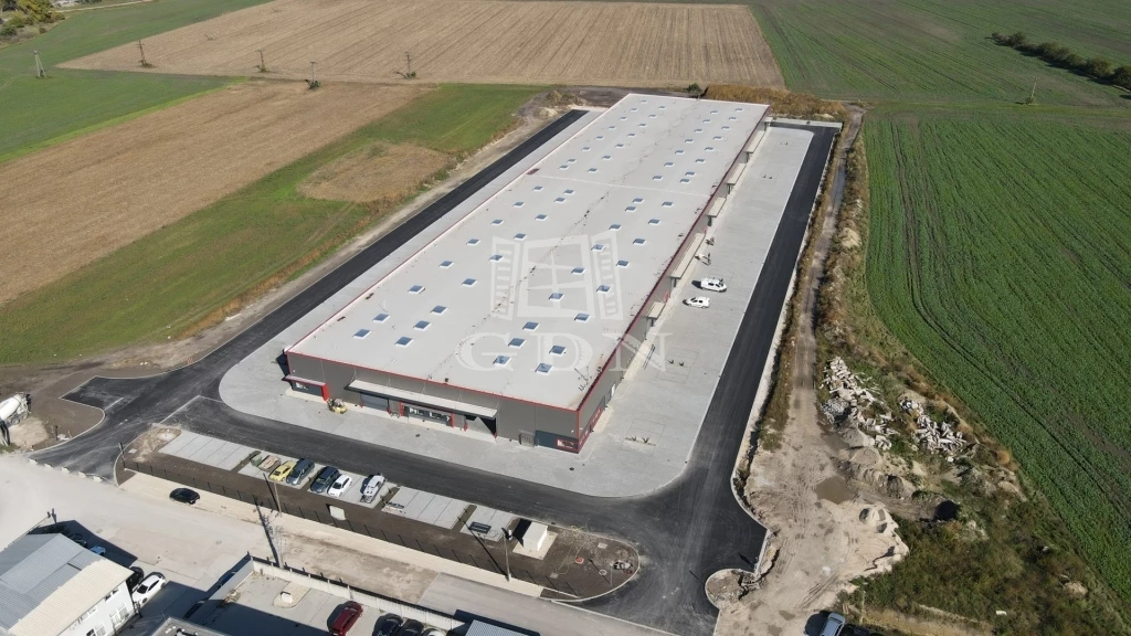 For rent depository, Székesfehérvár, M7 déli leágazásának közelében