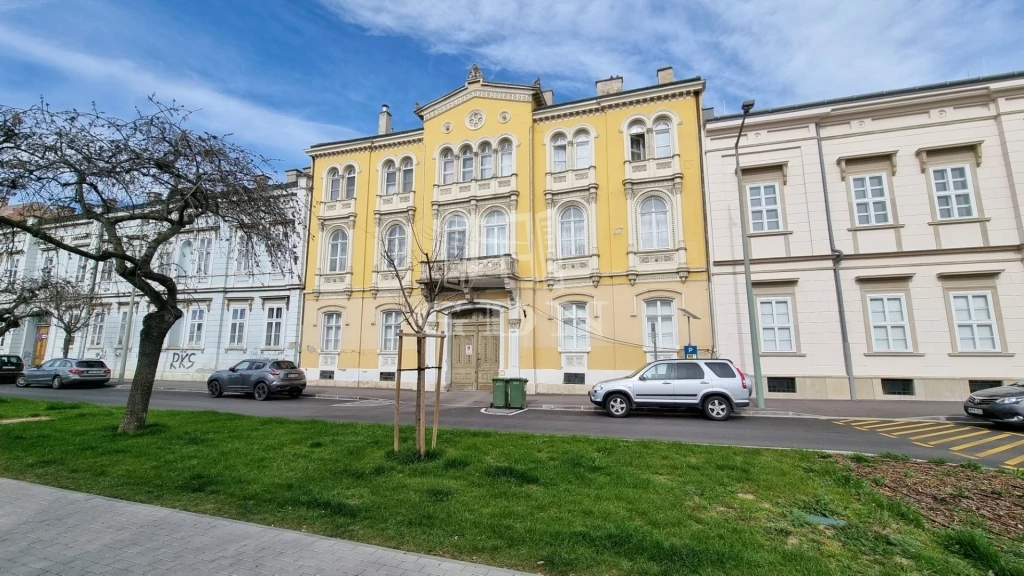 For sale brick flat, Székesfehérvár, Belváros és környéke, Vörösmarty tér