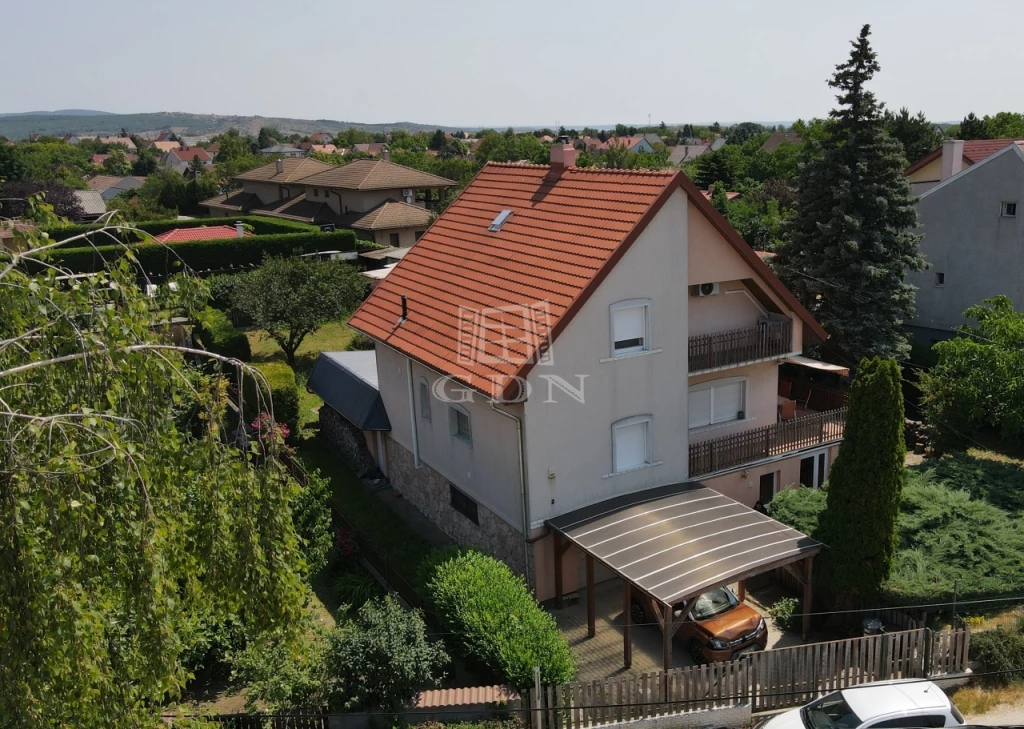 Eladó családi ház, Székesfehérvár, Öreghegy, Öreghegy közepén