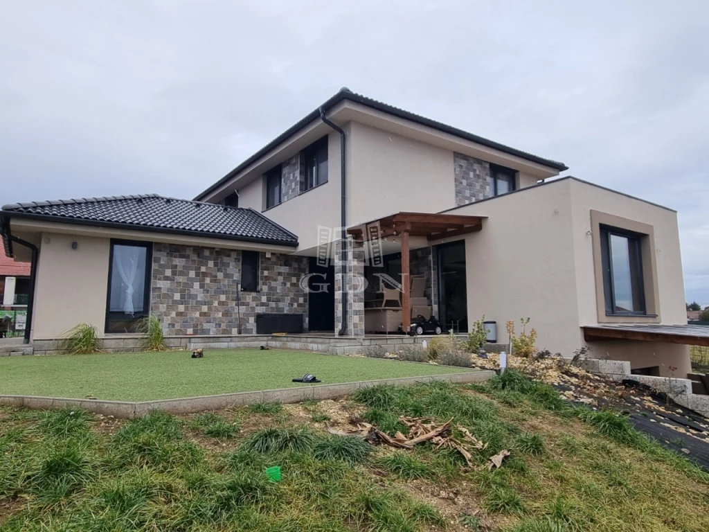 For sale house, Székesfehérvár, Maroshegy, Harmatosvölgyben önálló ház