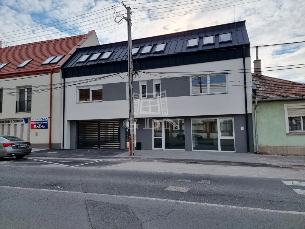 For rent store, Székesfehérvár, Felsőváros-Királykút, Móri út