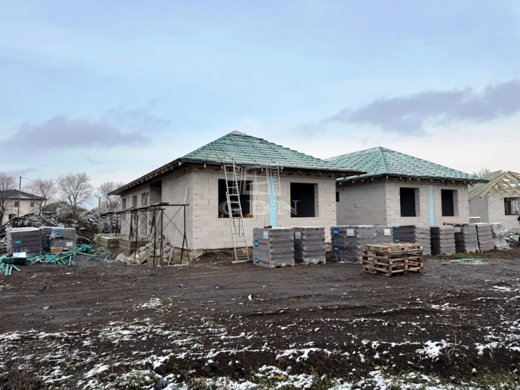 Eladó családi ház, Iszkaszentgyörgy, Márványkert szomszédságában