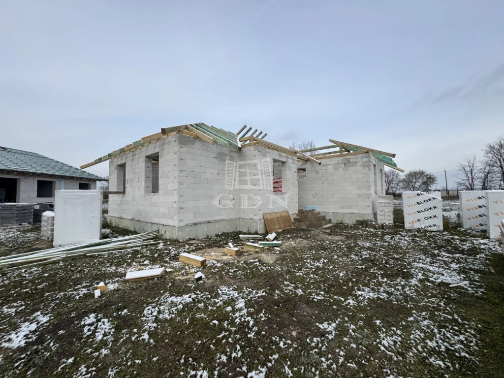 Eladó családi ház, Iszkaszentgyörgy, Márványkert szomszédságában