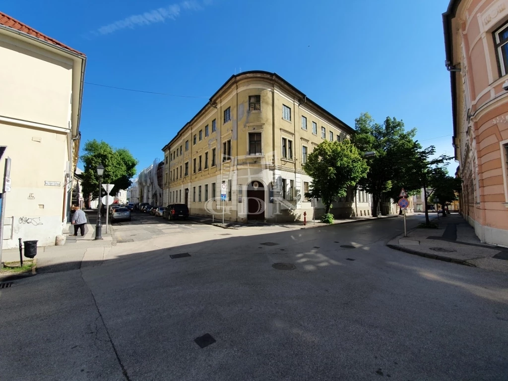 Kiadó iroda, irodaház, Székesfehérvár, Belváros és környéke, Petőfi utca