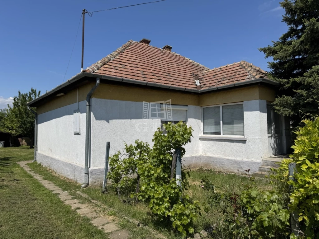 Eladó családi ház, Kőszárhegy, Fő utca
