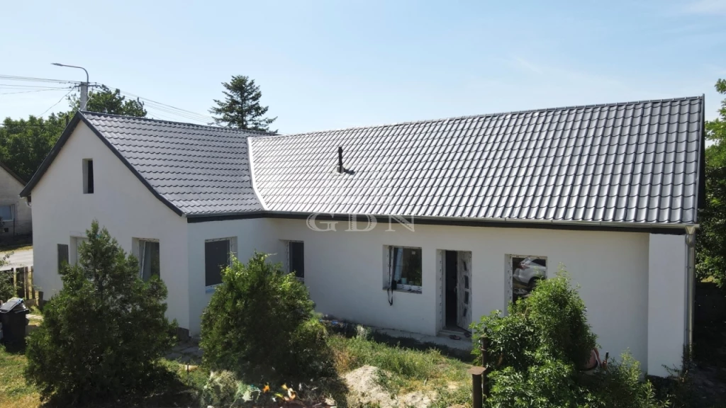 Eladó családi ház, Seregélyes, Központ