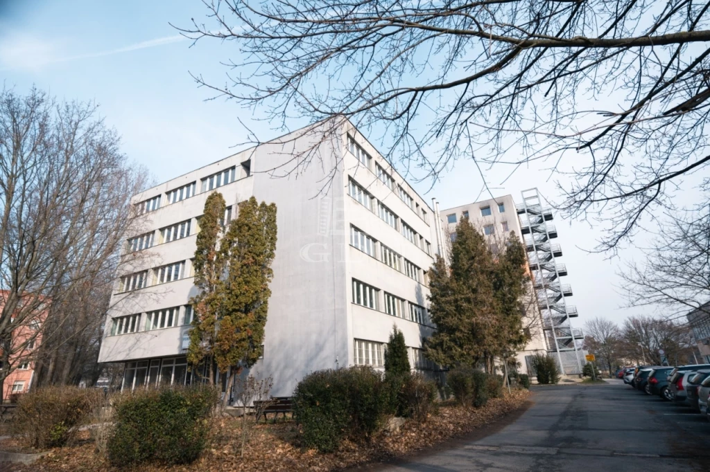 For sale hotel, inn, Székesfehérvár, Köfém lakótelep, Köfém ltp.